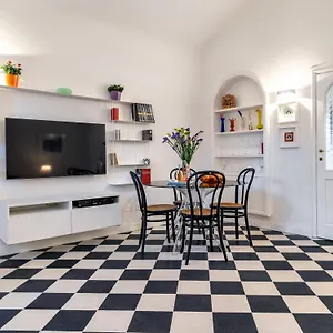 New Quiet Flat - Santa Croce View - Servizi Apartment Florence